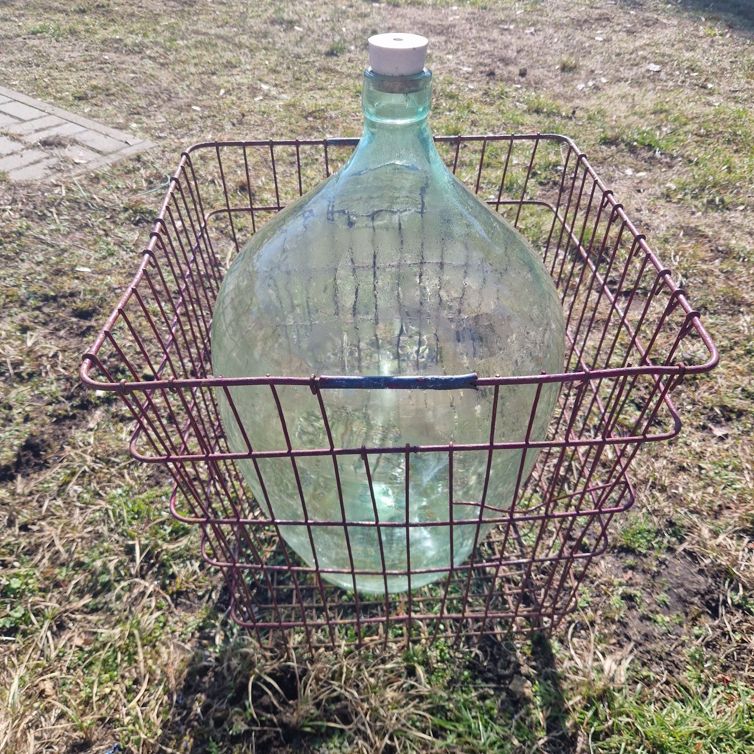 Sprzedam butlę na wino z koszem