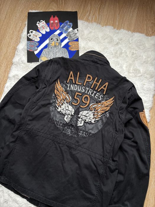 Вінтажна чорна мілітарі куртка Alpha Industries з логотипом на спині