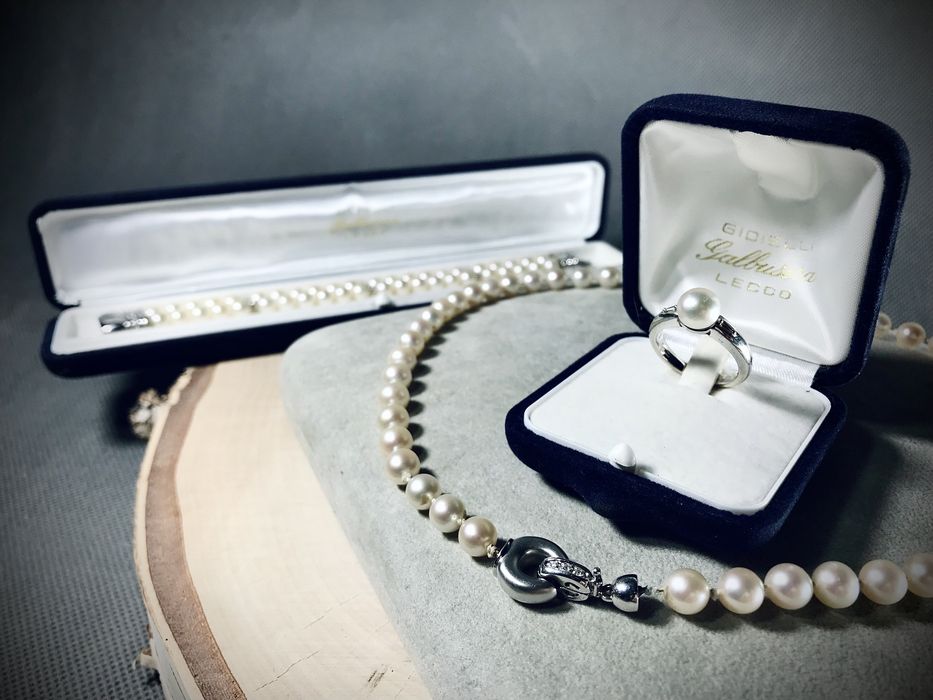 Zestaw biżuterii GIOIELLI - Białe złoto + perły + diamenty
