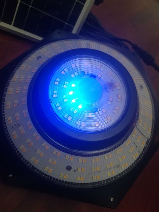 Solarna lampa z czujnikiem ruchu na zewnątrz i do środka , pilot.