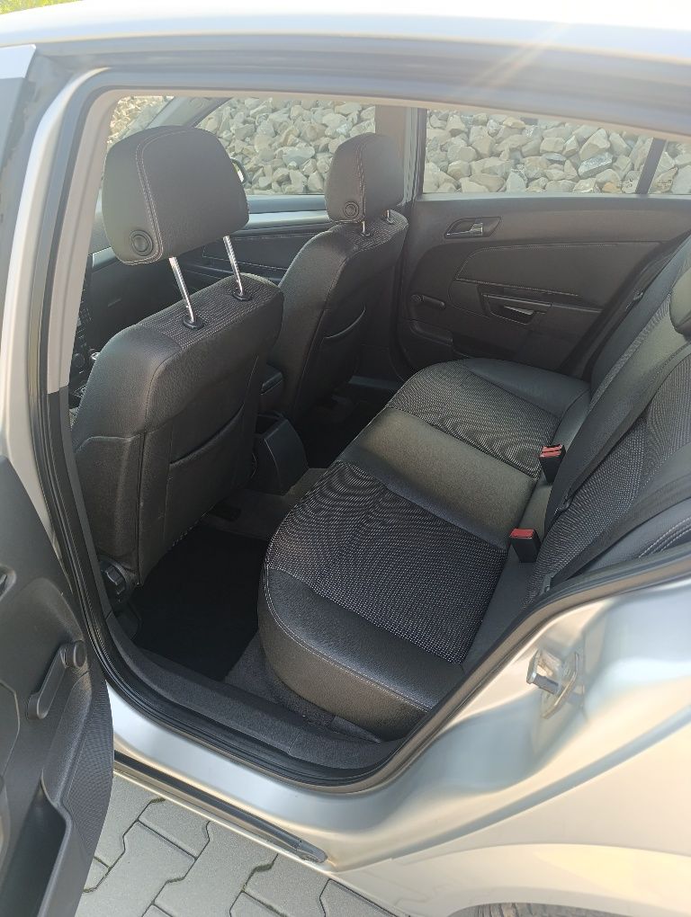 Opel Astra H 1.6 bezyna klima 115km niski przebieg  190tys