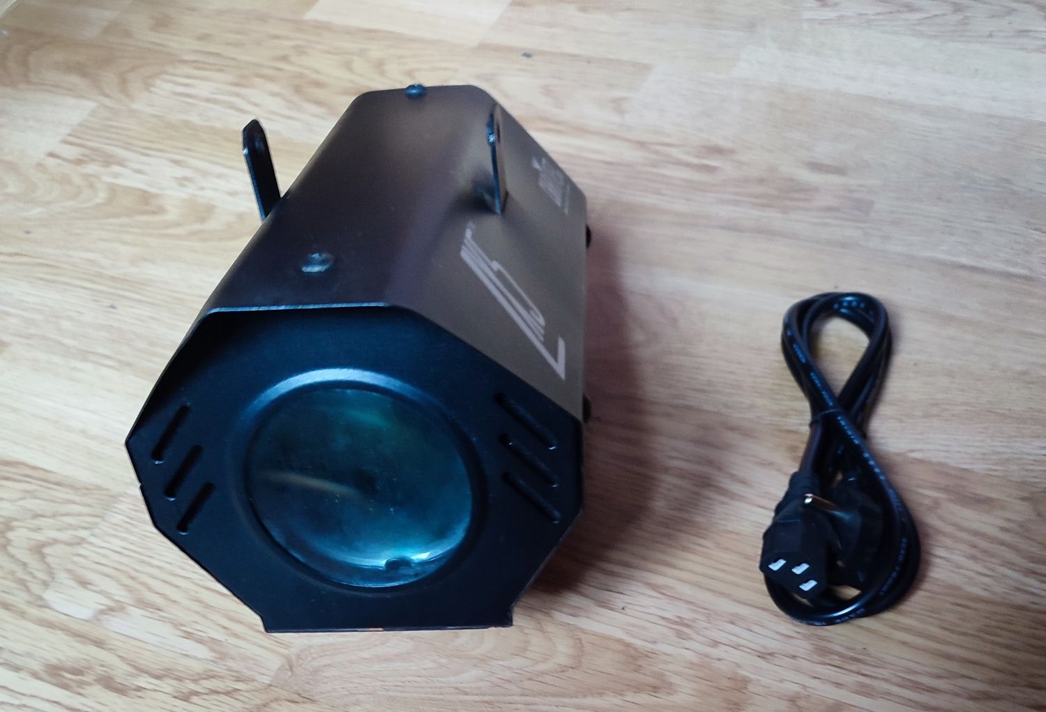 Світлодіодний прилади CHAUVET LX5.