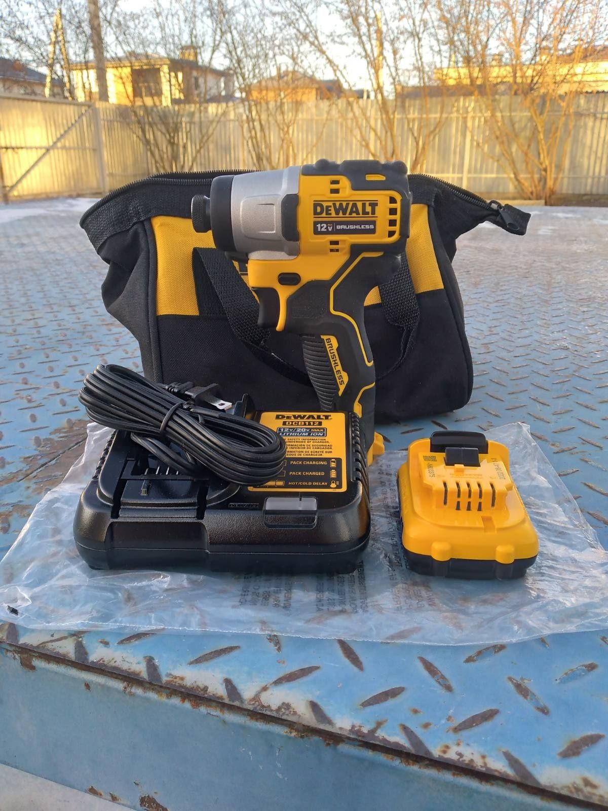 Імпакт Dewalt 12v