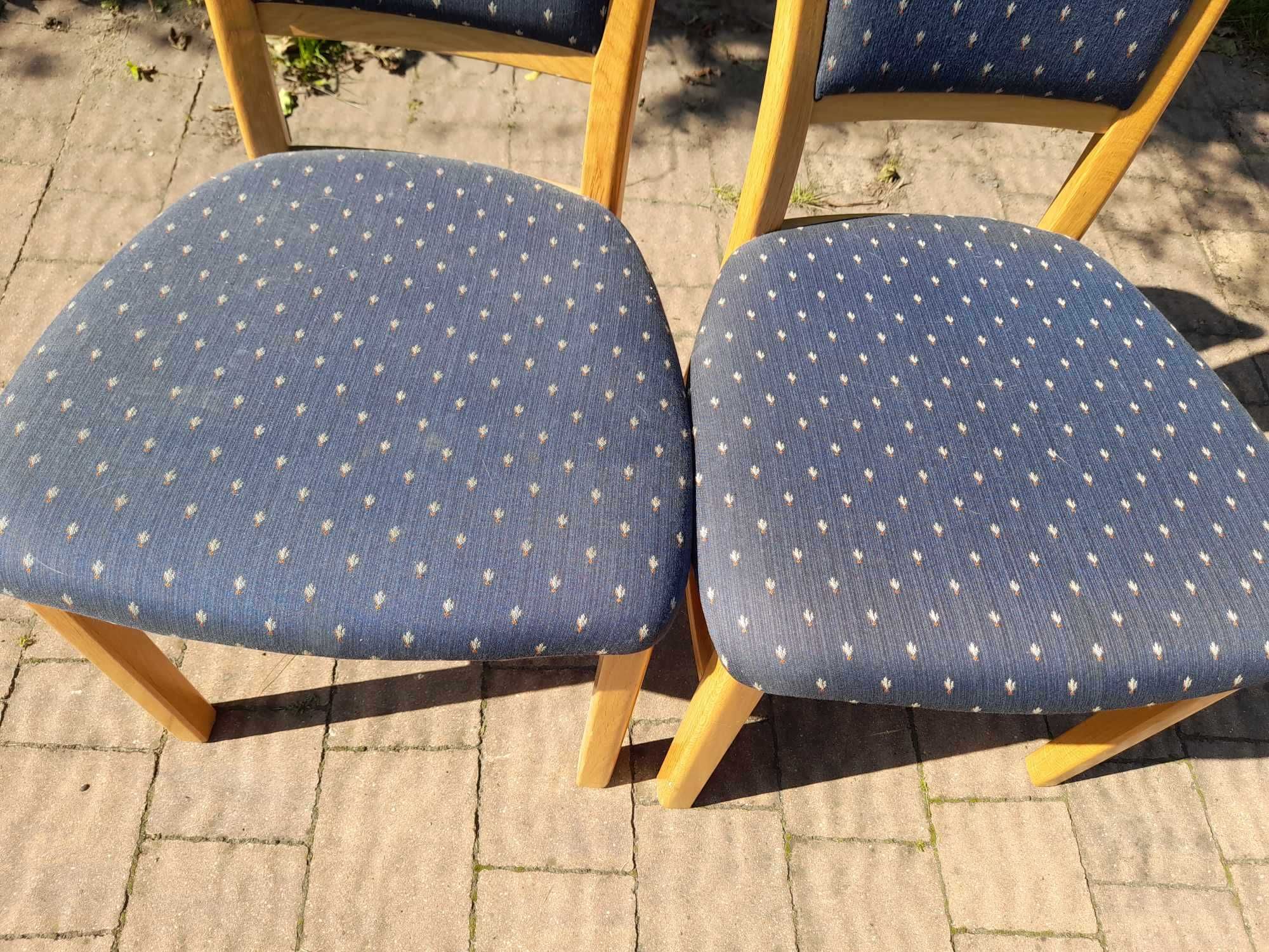 Dwa krzesła drewniane