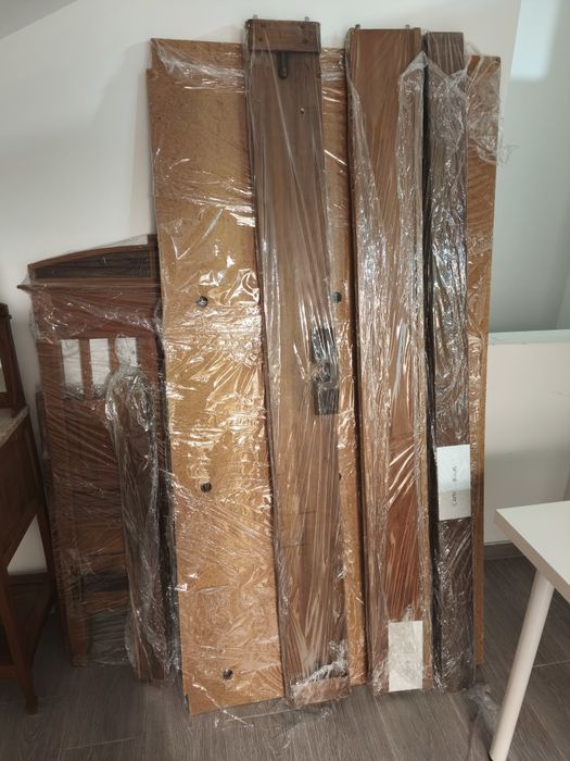 Cama de solteiro com cabeceira