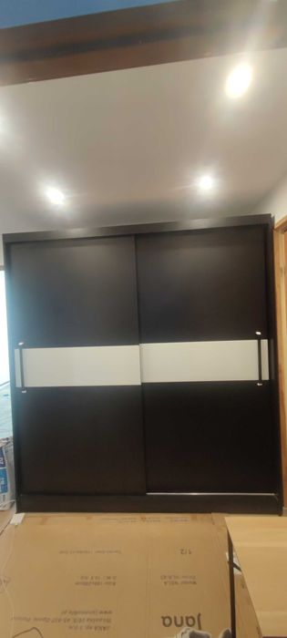 Duża szafa wysuwana