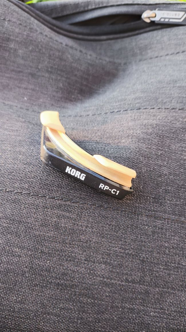Tuner KORG RP-C1 – precyzyjny stroik do gitar.