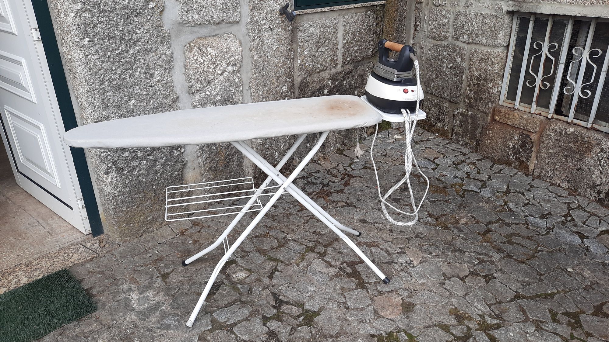Caldeira Jata, com tábua de passar a ferro