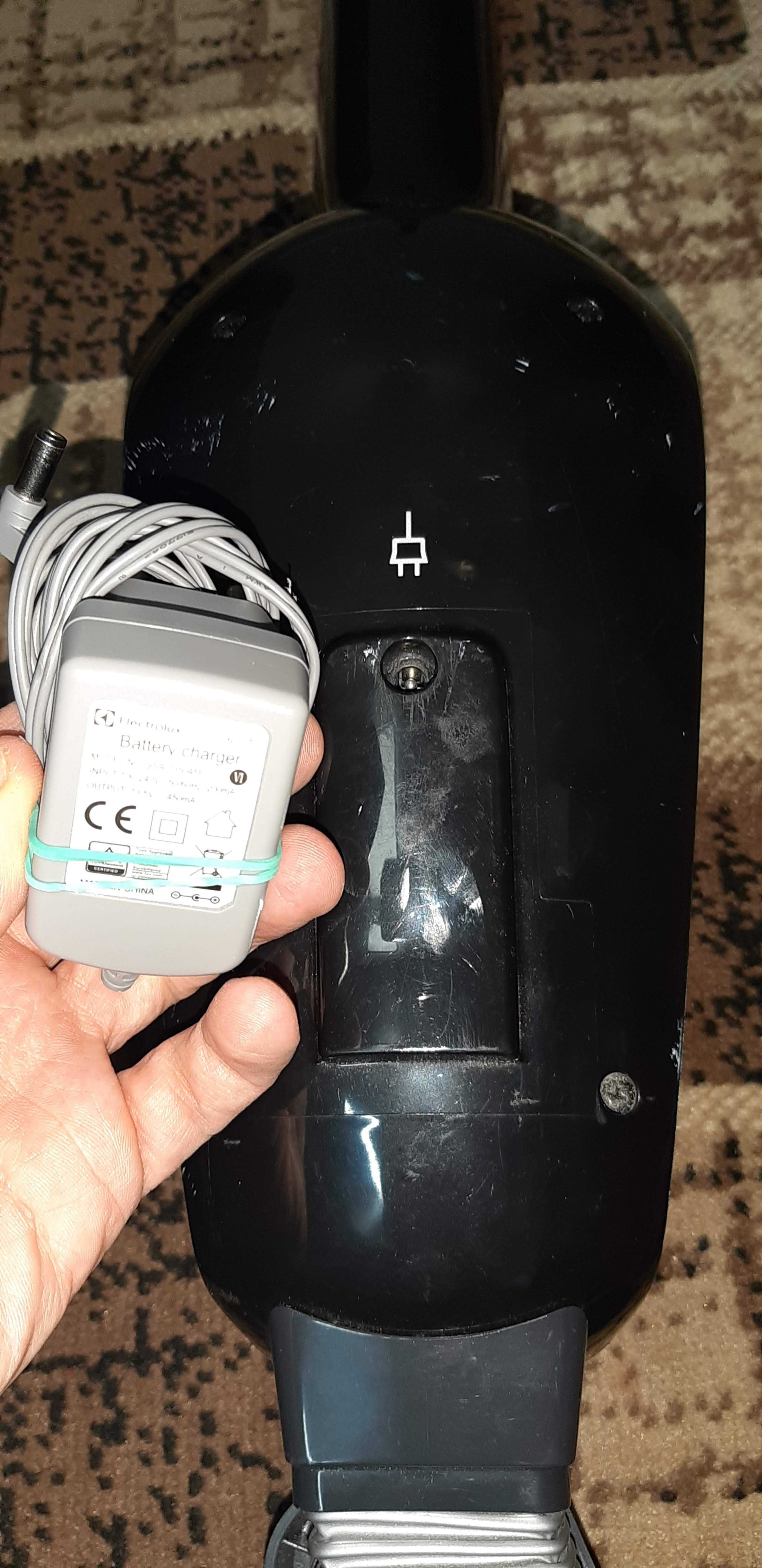 Акумуляторний пилосос ELECTROLUX EERC70EB