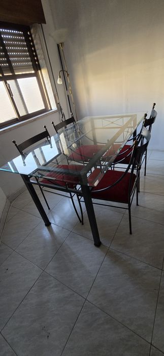Mesa de refeição e 4 cadeiras + mesa de centro em ferro e vidro
