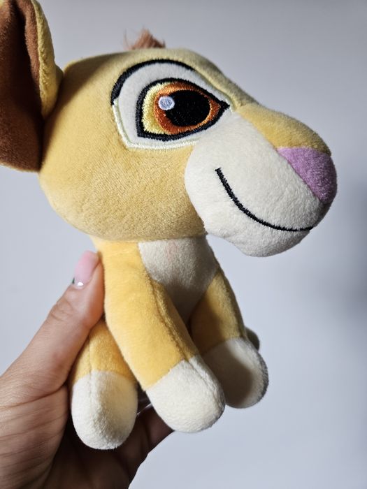Zabawka pluszak Simba disney.