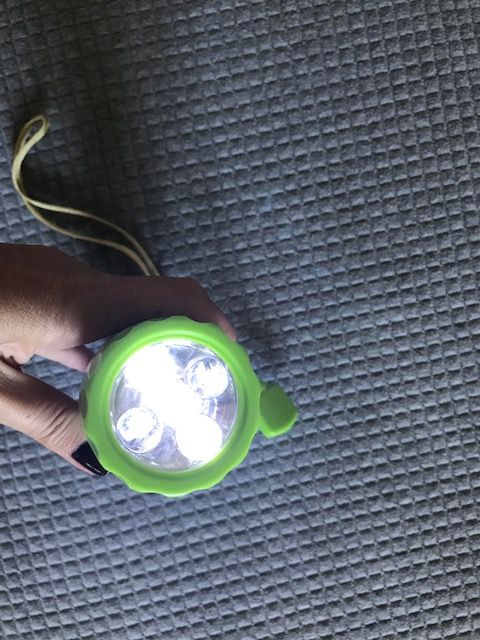 Imaginarium Lanterna com gerador manual de energia Brinquedo