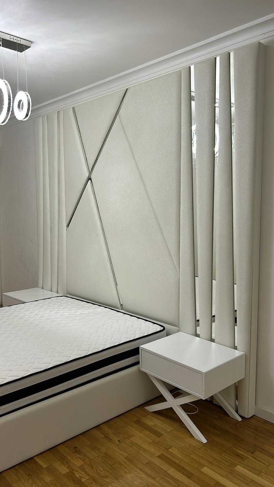 Cama alta tecto + 2 mesas de cabeceira - FABRICA - NOVO