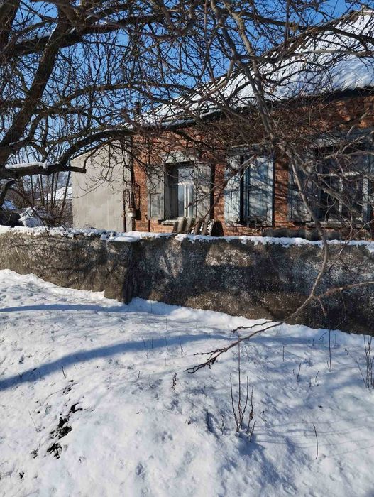 Продам дом в центре п Андреевка Балаклейского района