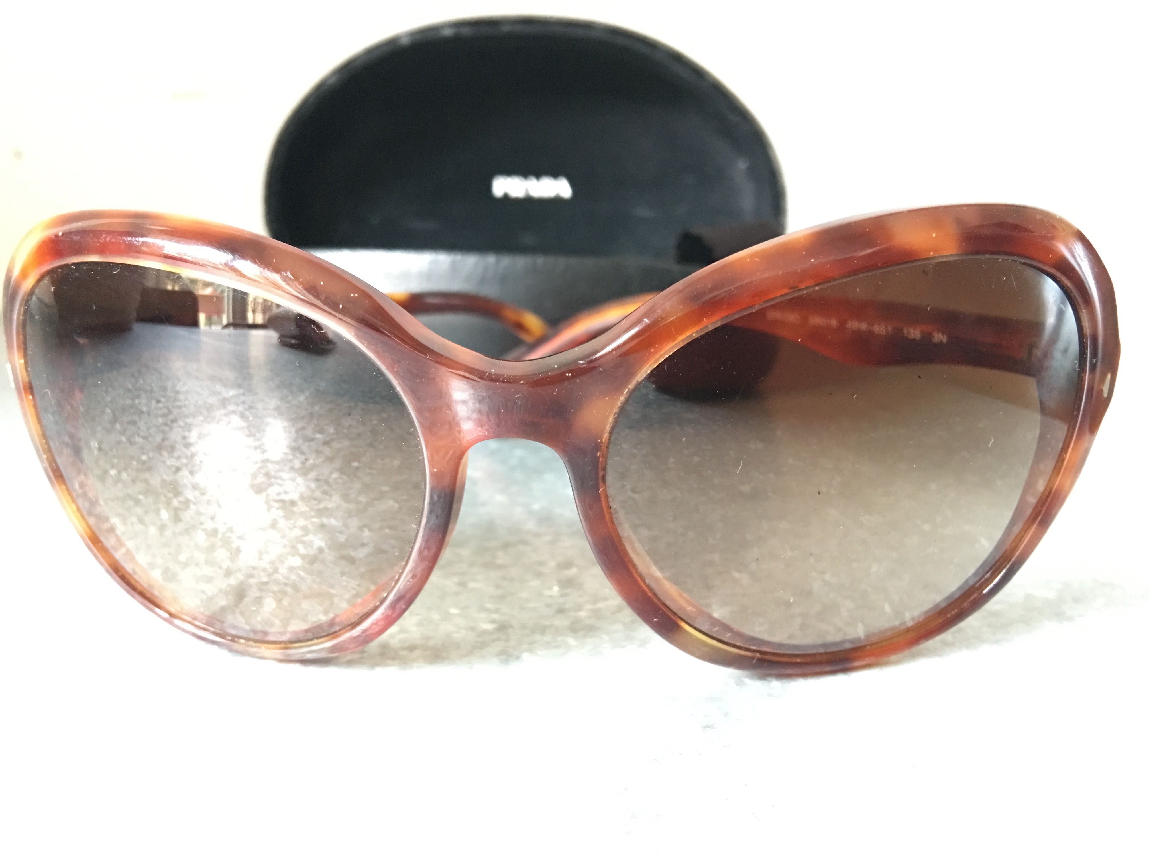 Óculos de Sol Prada Oversized – Tartaruga Clássica