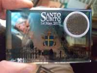 Szklany medal z okazji beatyfikacjii J.P.II - zatopiona ziemia w szkle