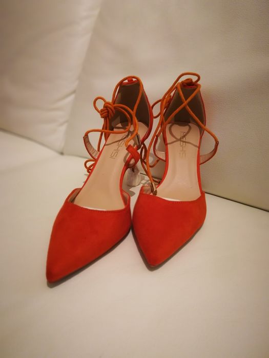 Sapatos cor de laranja