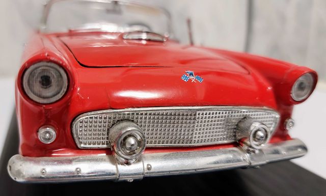 Ford Thunderbird 1955 Burago. Skala ??. Wyprzedaż kolekcji