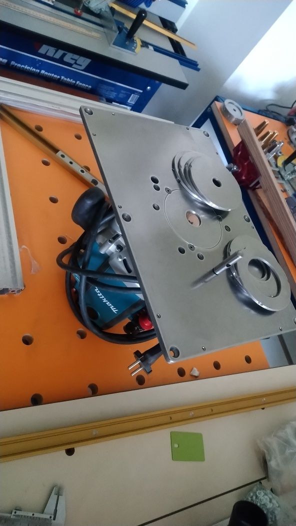 Пластина для установки фрезера  makita rp 2300/01/03 в фрезерный стол