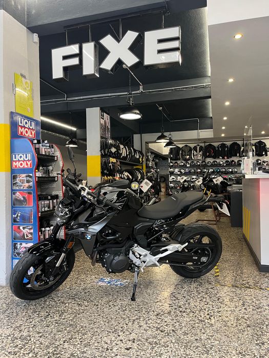 BMW F 900 r de Julho de 2025. 1420 Kms. Style Triple Black