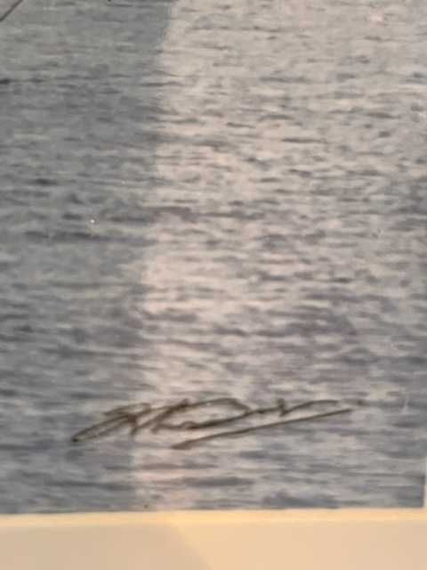 Fotografia assinada com moldura