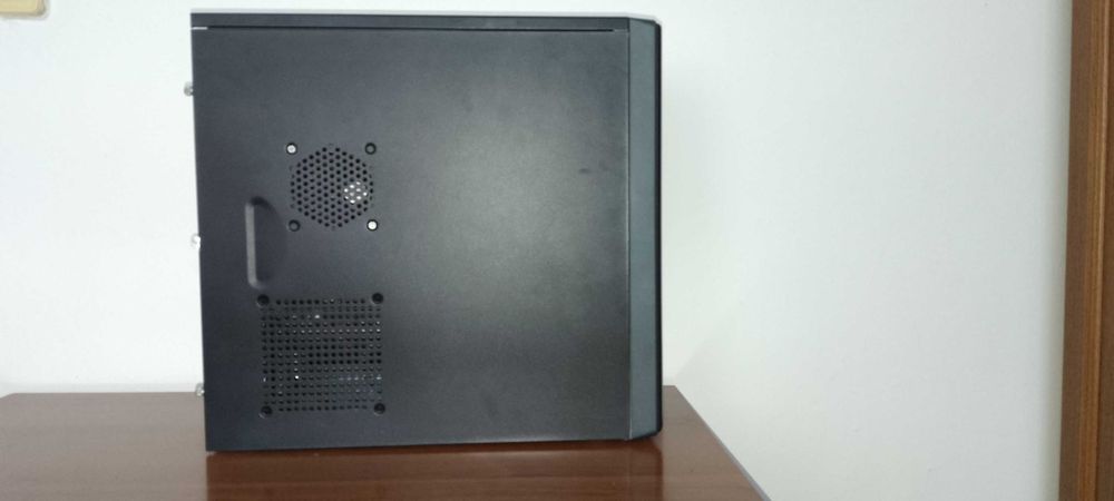 Komputer stacjonarny Athlon 7750 2,7 GHz, 4GB RAM, Radeon HD 3650 1 GB
