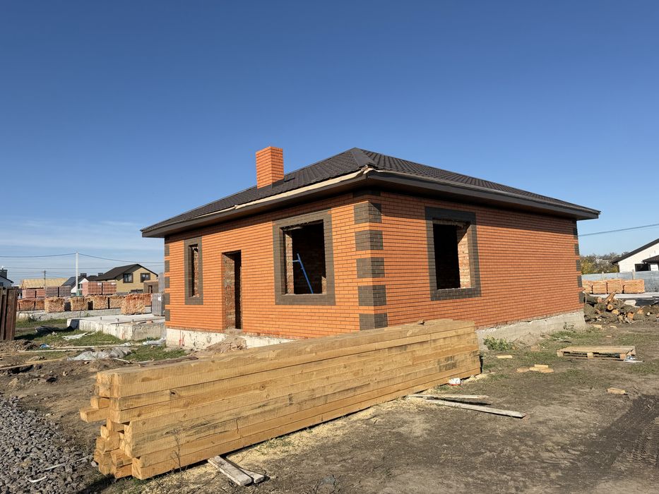 Окремий будинок у новому котеджному містечку