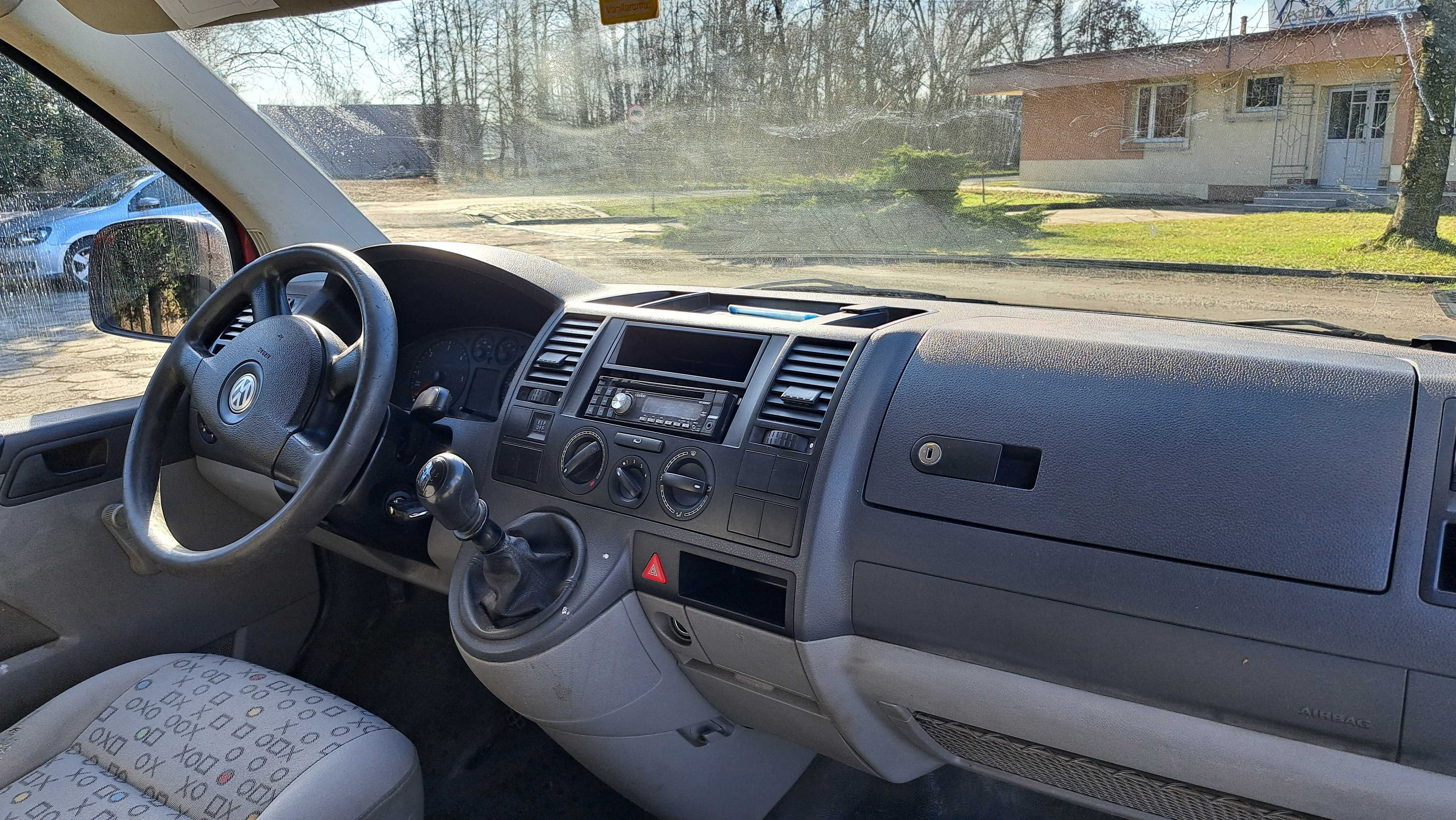 Volkswagen transporter T5 9 osób- Long, doka