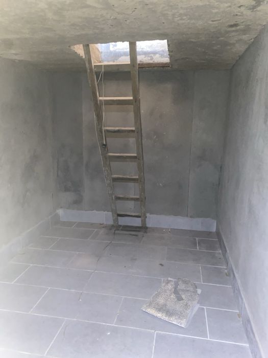 Гараж,земельна ділянка,літня кухня,підвал,горище.