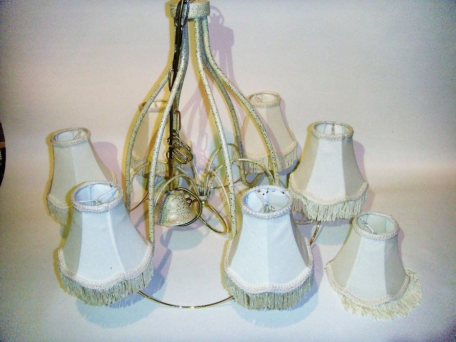 Lampa - Stary żyrandol sześcioramienny z abażurami - kloszami