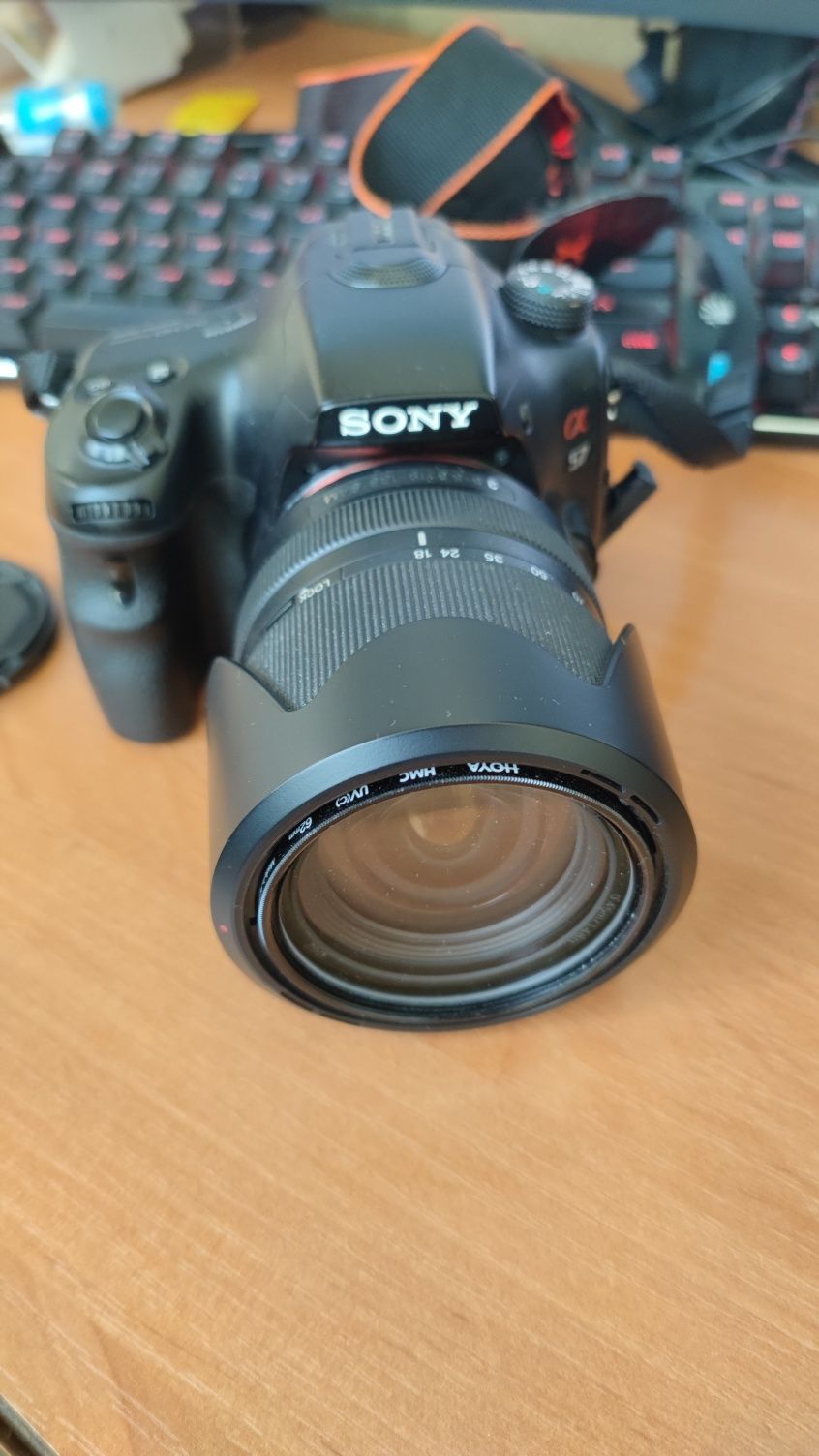 Sony A57  + 18-135 + 50/1.4 ідеальний стан