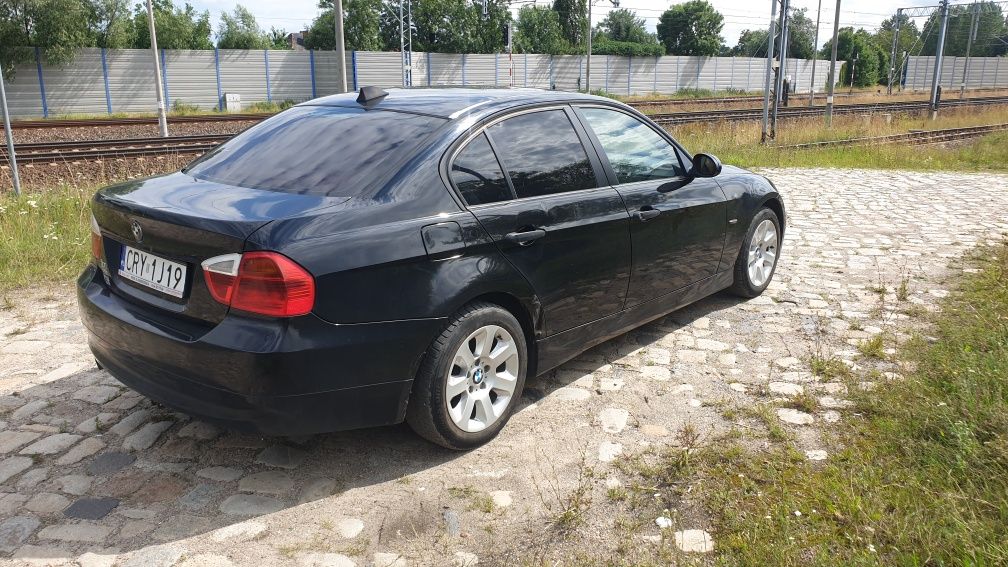 Sprzedam BMW E90 2.0i