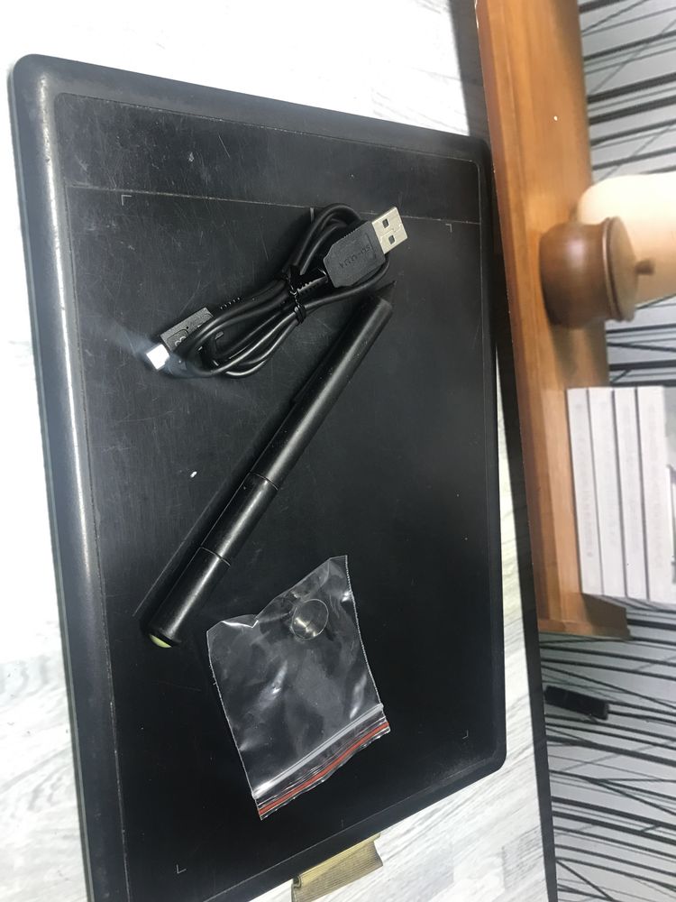 Tablet graficzny One by Wacom M