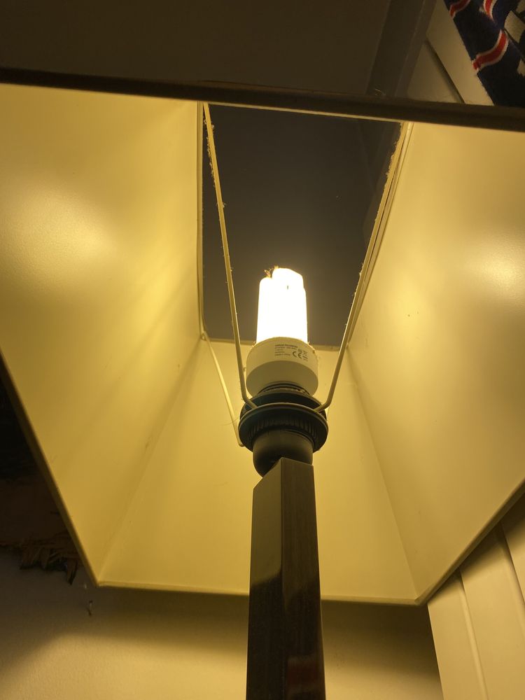 Lampa podłogowa