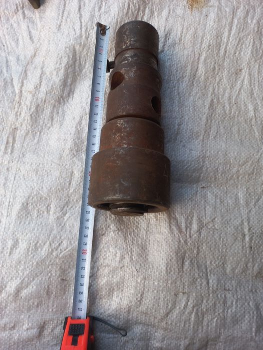 Механічний домкрат, універсальний.