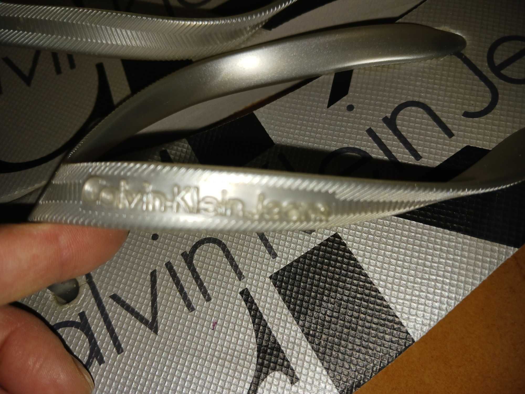 Calvin Klein Jeans damskie klapki/japonki r.37 wkl.24,5 cm stan bdb