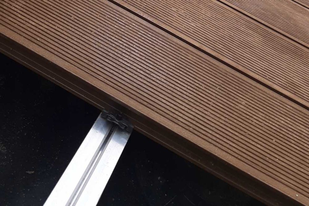 PICLIP Klips montażowy do deski kompozytowej z wkrętem