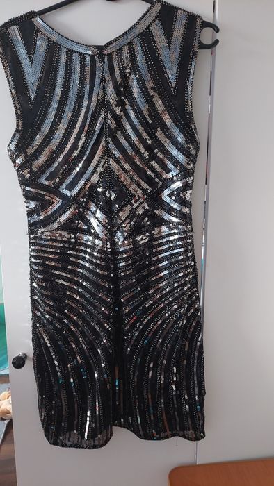 Śliczna sukienka cekinowa L