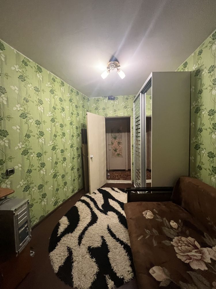 Продам 3 кімнатну квартиру по вулиці Лісового 29 ( 2-Східний ) .