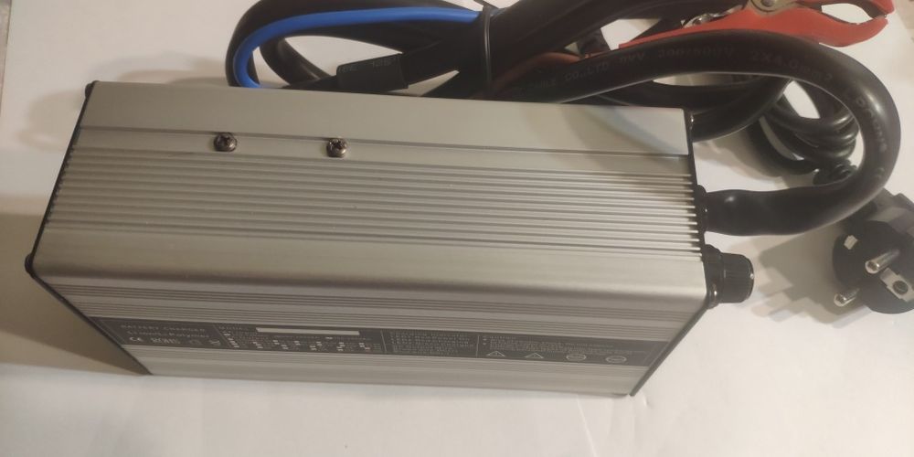 Потужна зарядка 14,6 В 20 А для LiFePO4 / Li‑ion акумуляторів — швидка