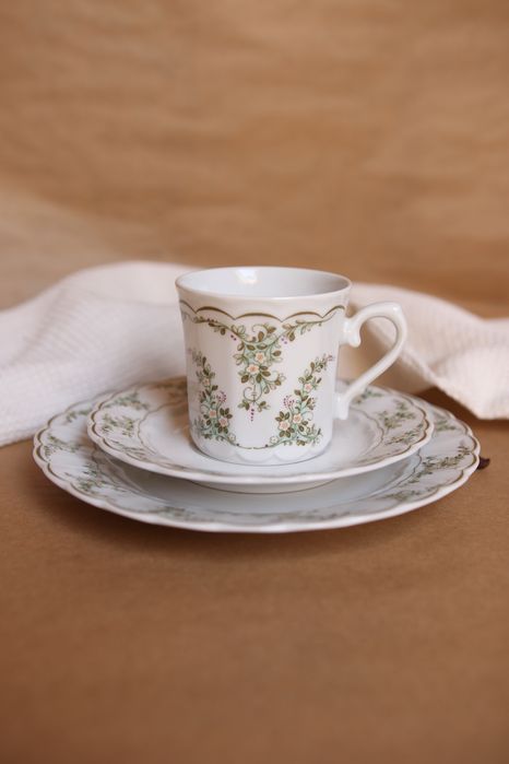 Serwis dla 9 osób z białej porcelany Bavaria Eschenbach