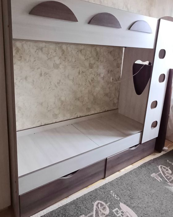 Продам двухярусну кровать
