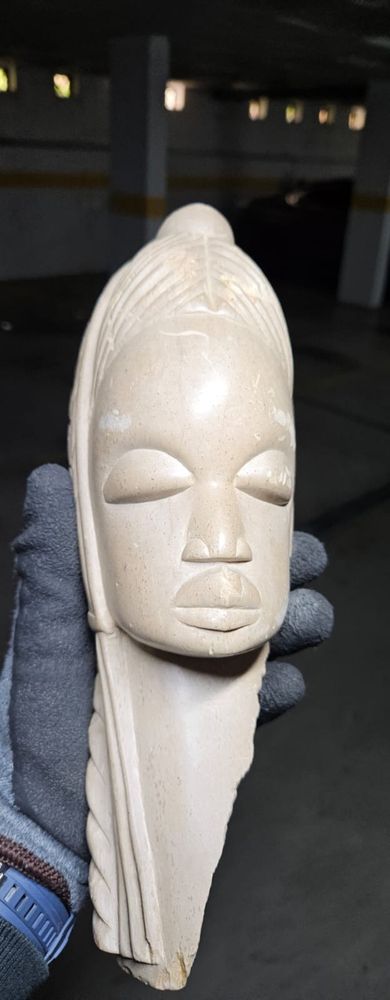Bonita escultura africana em pedra. Original, com algumas imperfeições