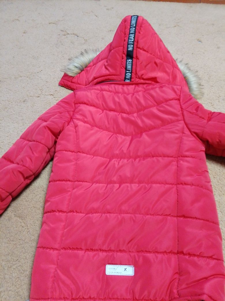 Курточка зимня тепла 42розмір,вживу насичений колір, дуже тепла...