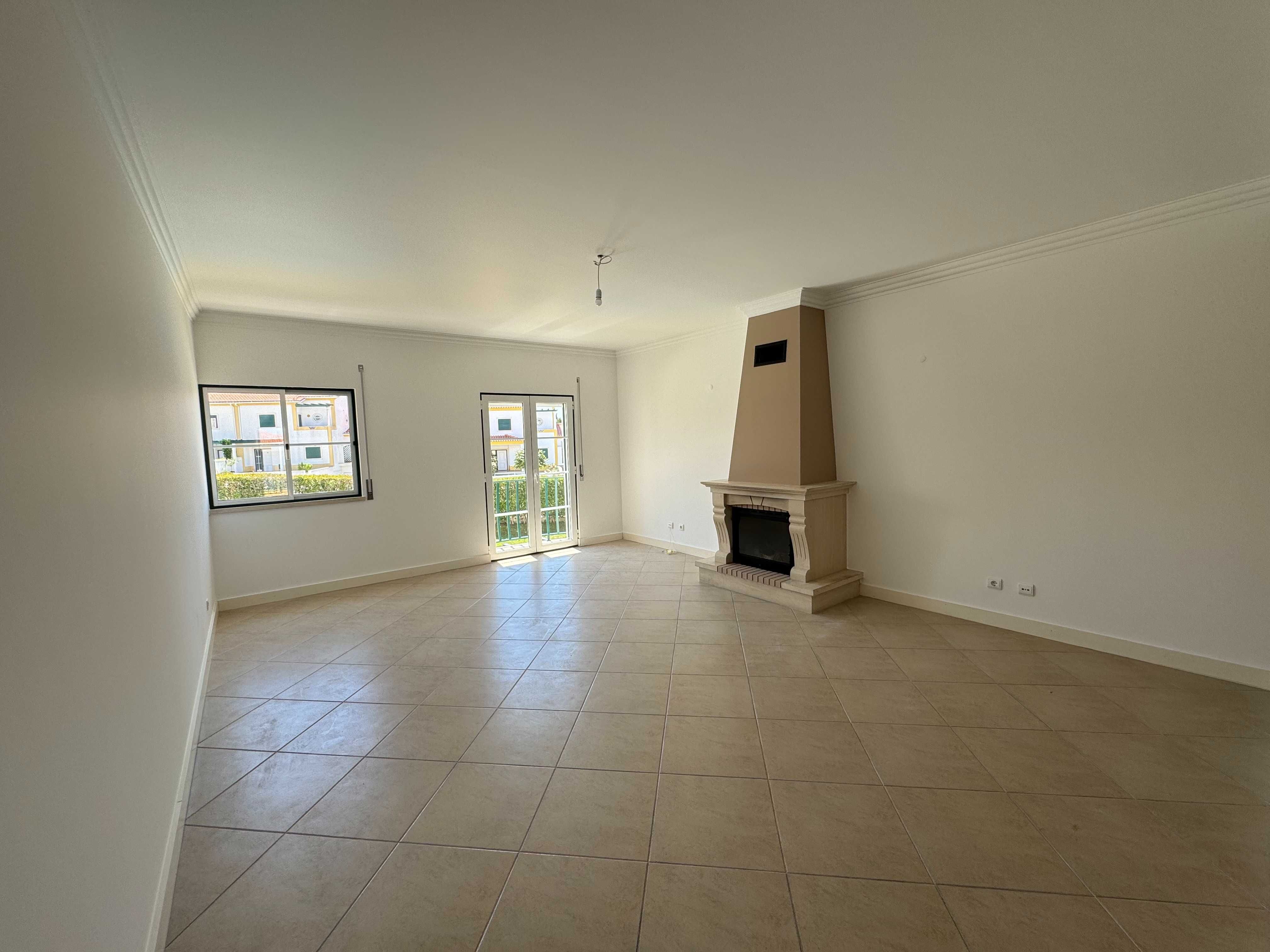 Apartamento T2 em Santa Cruz - Torres Vedras