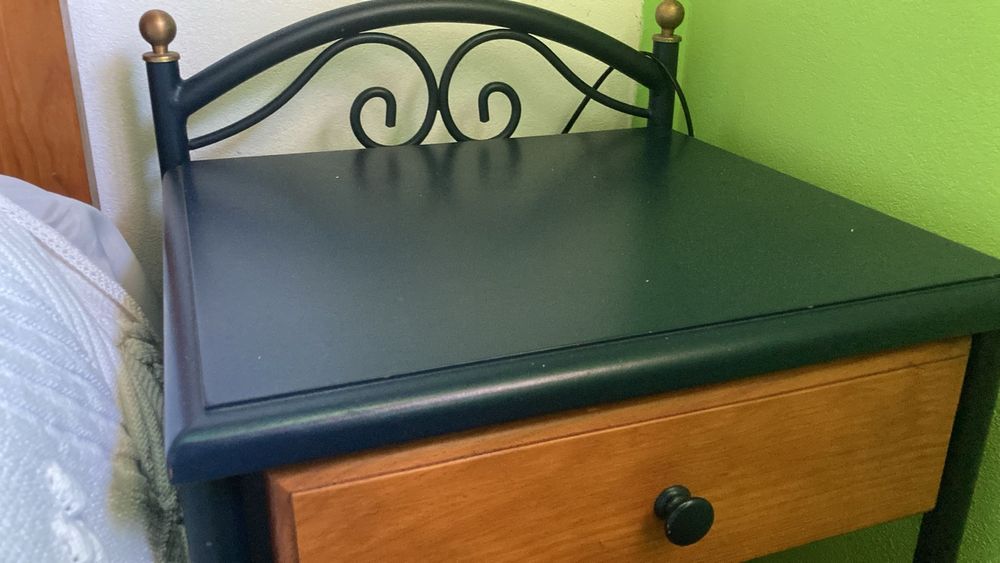 Conjunto de cama + mesas de cabeceira