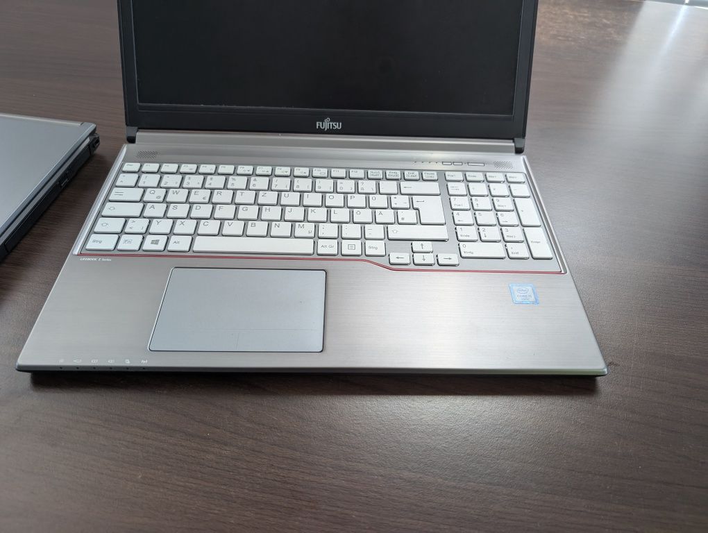Fujitsu LIFEBOOK E756:потужний ноутбук з оптимальними характеристиками