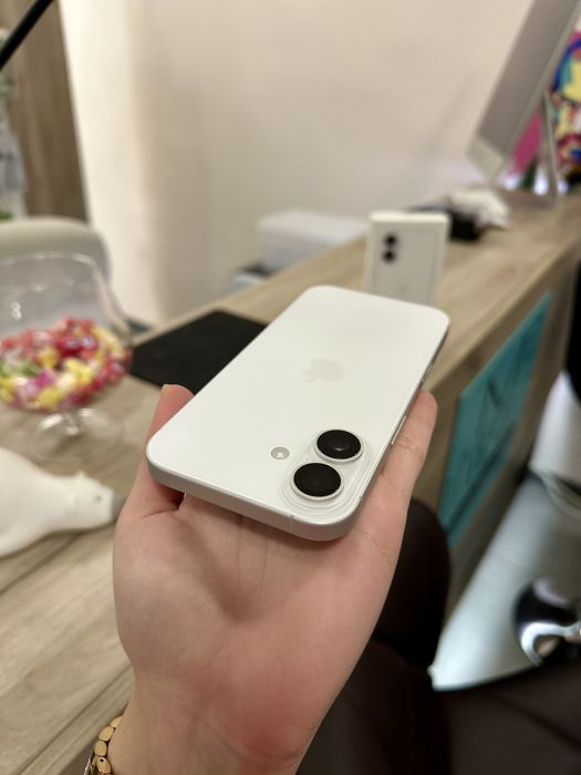 Iphone 16 128 Gb White як Новий 100% Акб Коробка Фіз Сім Розстрочка