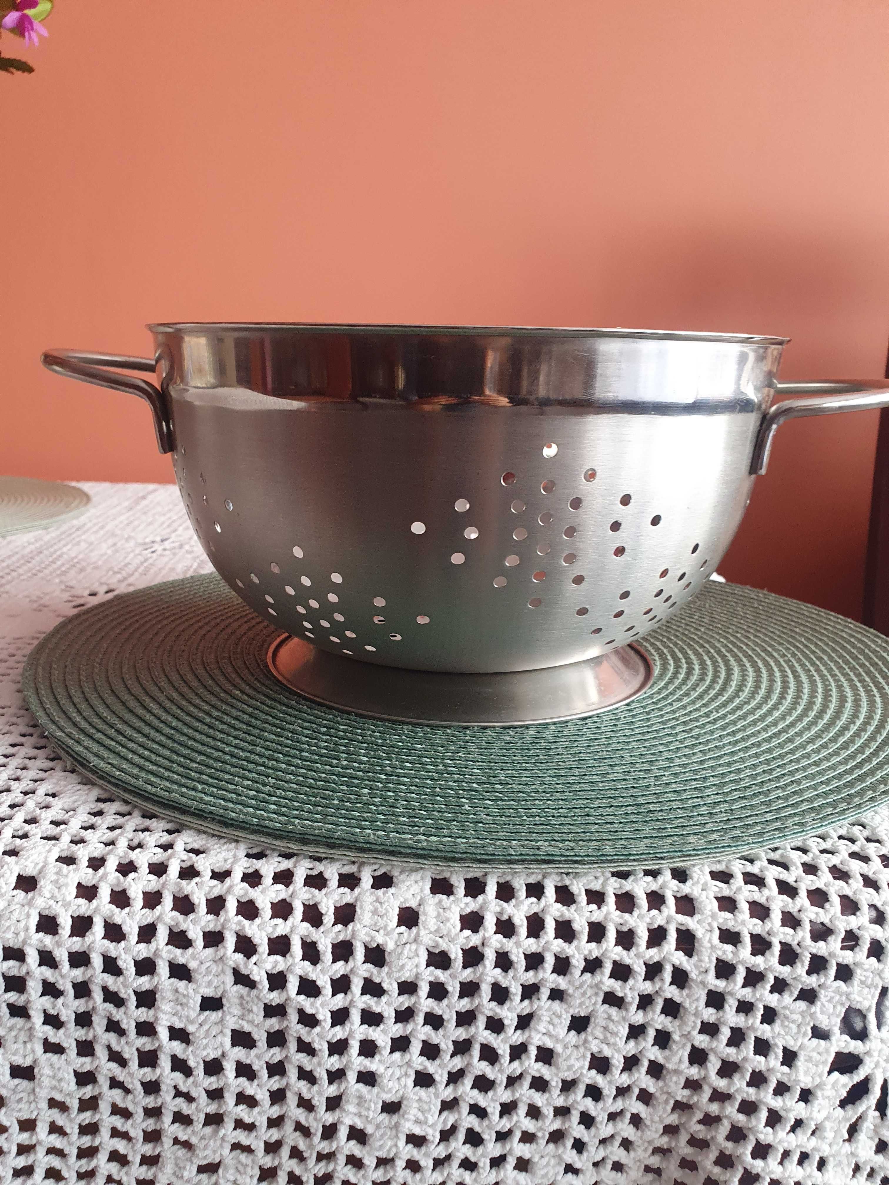 Metalowy durszlak