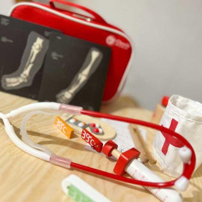 CLASSIC WORLD Drewniany Zestaw Małego Lekarza